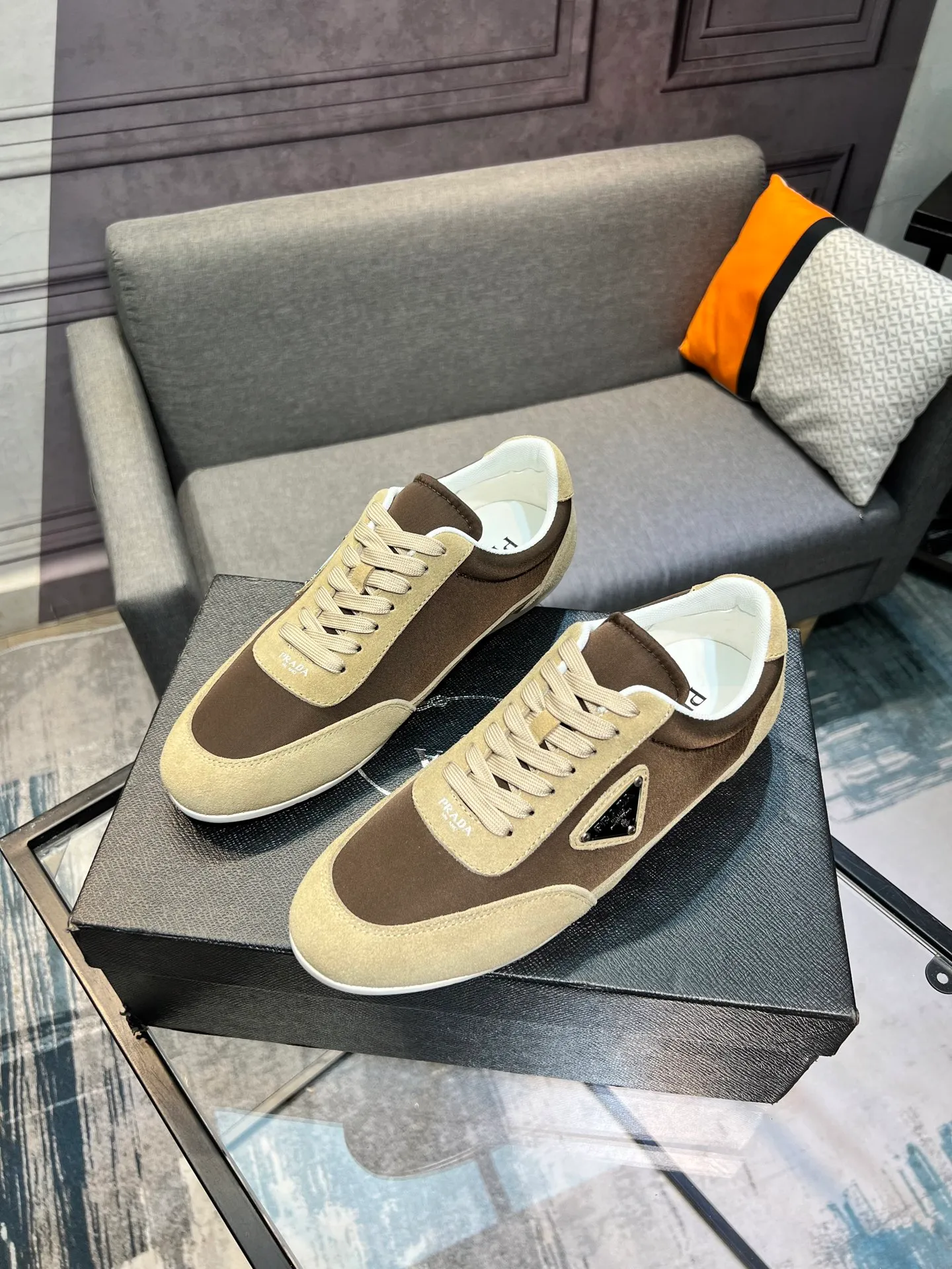 Men's shoes 💰440 PRADA (Prada) uses original cow suede, genuine leather lining, original foam wear-resistant soft outsole, casual sports version, young fashion, European and American trend, British style, actual picture color. Standard code: Men’s size 38/44 (45 can be customized)
